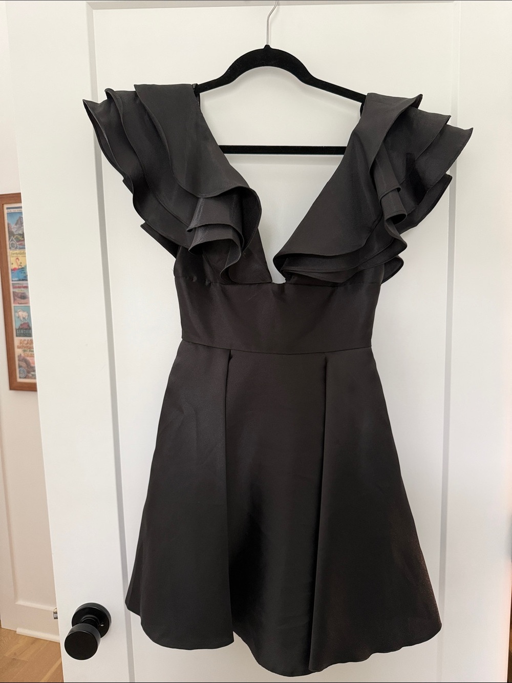 Sherri Hill Black Ruffle V-Neck cocktail dress